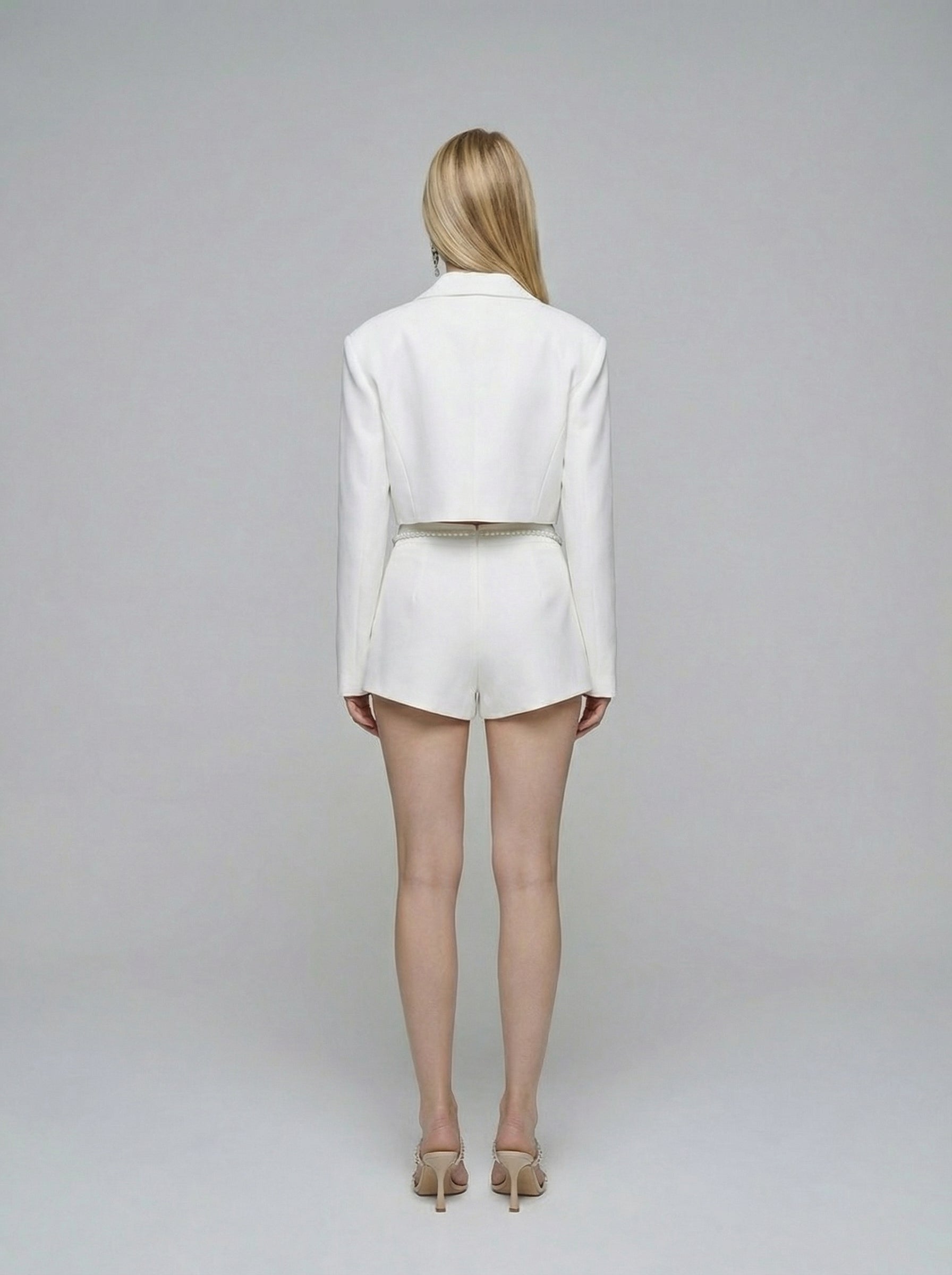 VASILIKI – Regalità che sussurra.